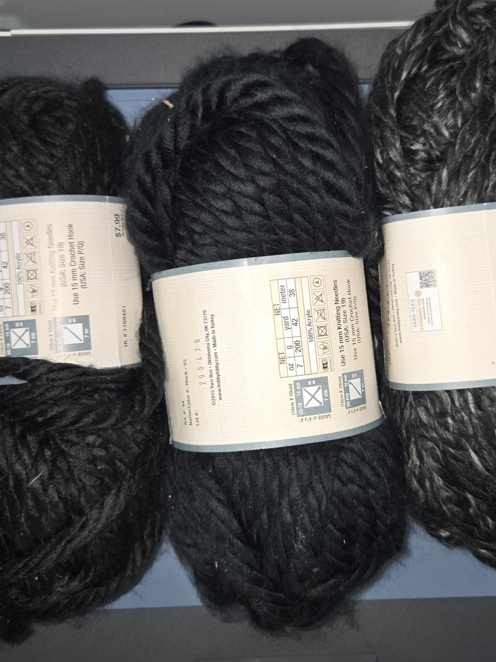 Yarn Bee Uber Luxe Chunky Yarn - Black & Charcoal - Picture 3 of 3